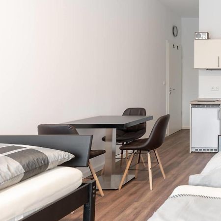Monteurzimmer Berlin Pankow Mit Dachterrasse - Nur 10 Min. Von Der A10 - 3 Zimmer/ 7 Betten Екстериор снимка