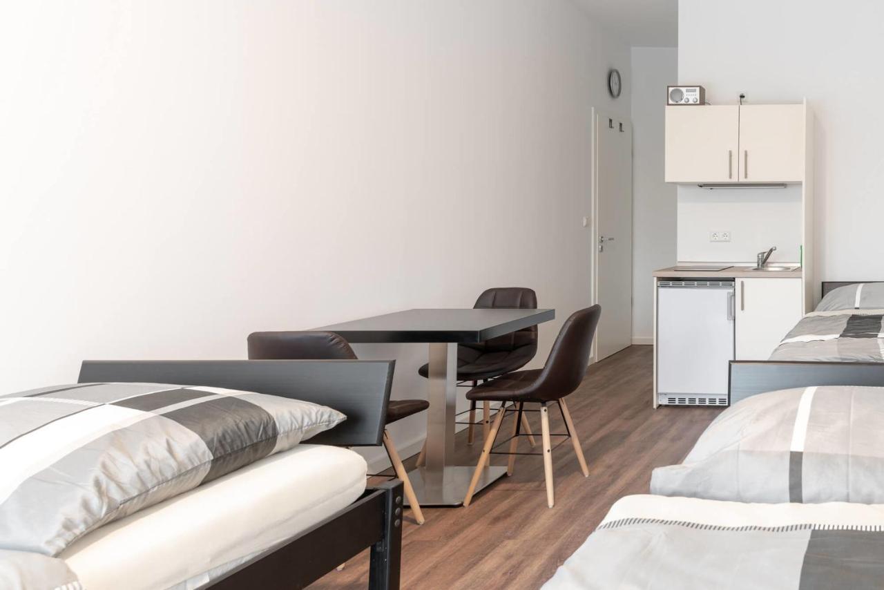 Monteurzimmer Berlin Pankow Mit Dachterrasse - Nur 10 Min. Von Der A10 - 3 Zimmer/ 7 Betten Екстериор снимка