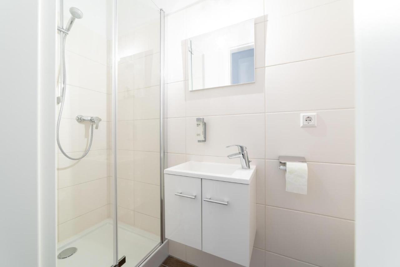 Monteurzimmer Berlin Pankow Mit Dachterrasse - Nur 10 Min. Von Der A10 - 3 Zimmer/ 7 Betten Екстериор снимка