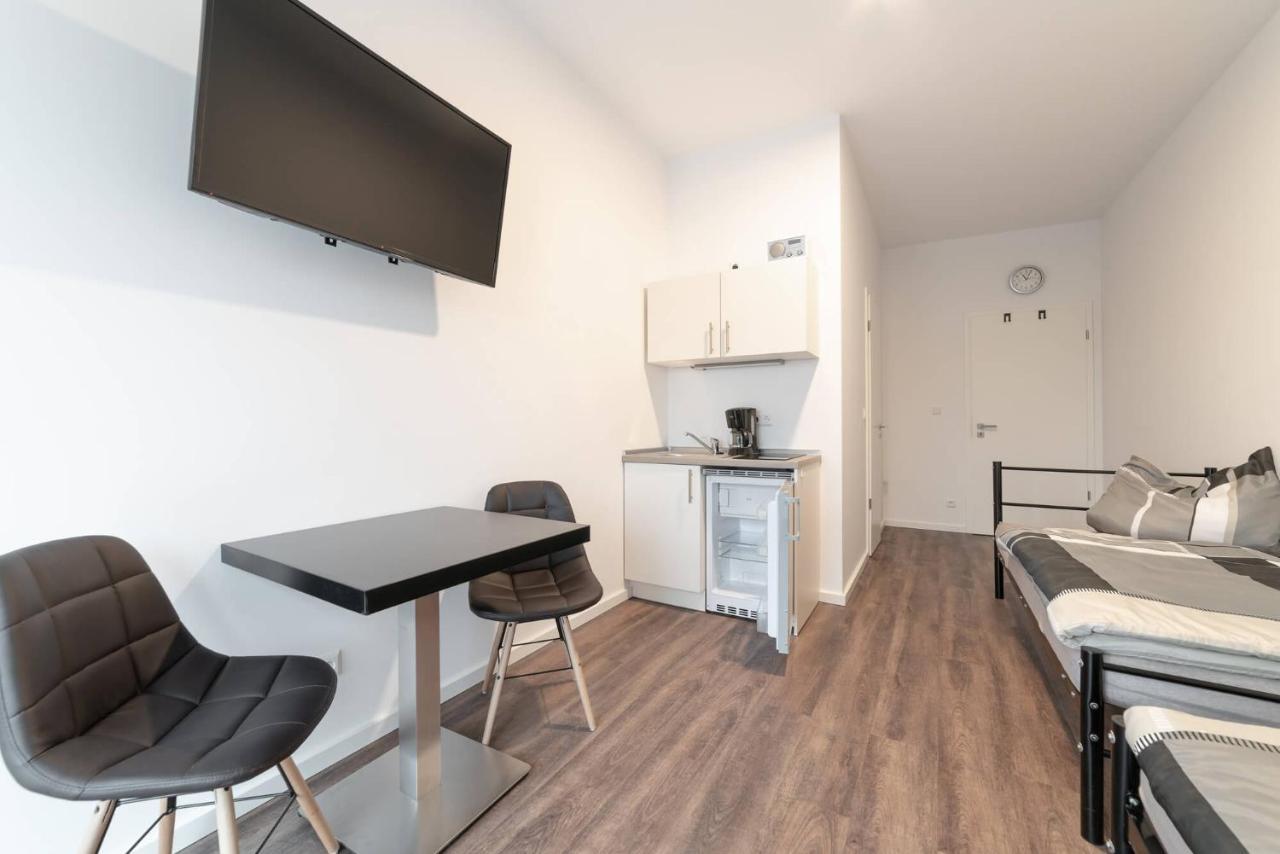 Monteurzimmer Berlin Pankow Mit Dachterrasse - Nur 10 Min. Von Der A10 - 3 Zimmer/ 7 Betten Екстериор снимка